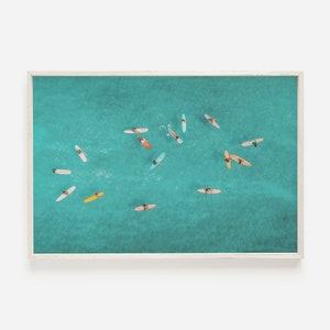 Arte aéreo de la pared de surf, surfistas desde arriba, foto del océano con drones, arte de la pared del surfista, cartel de surf costero, vida del surf en Hawái, arte digital del surf