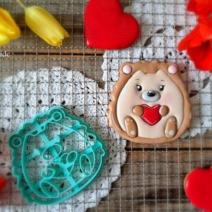Tagliabiscotti riccio con cuore