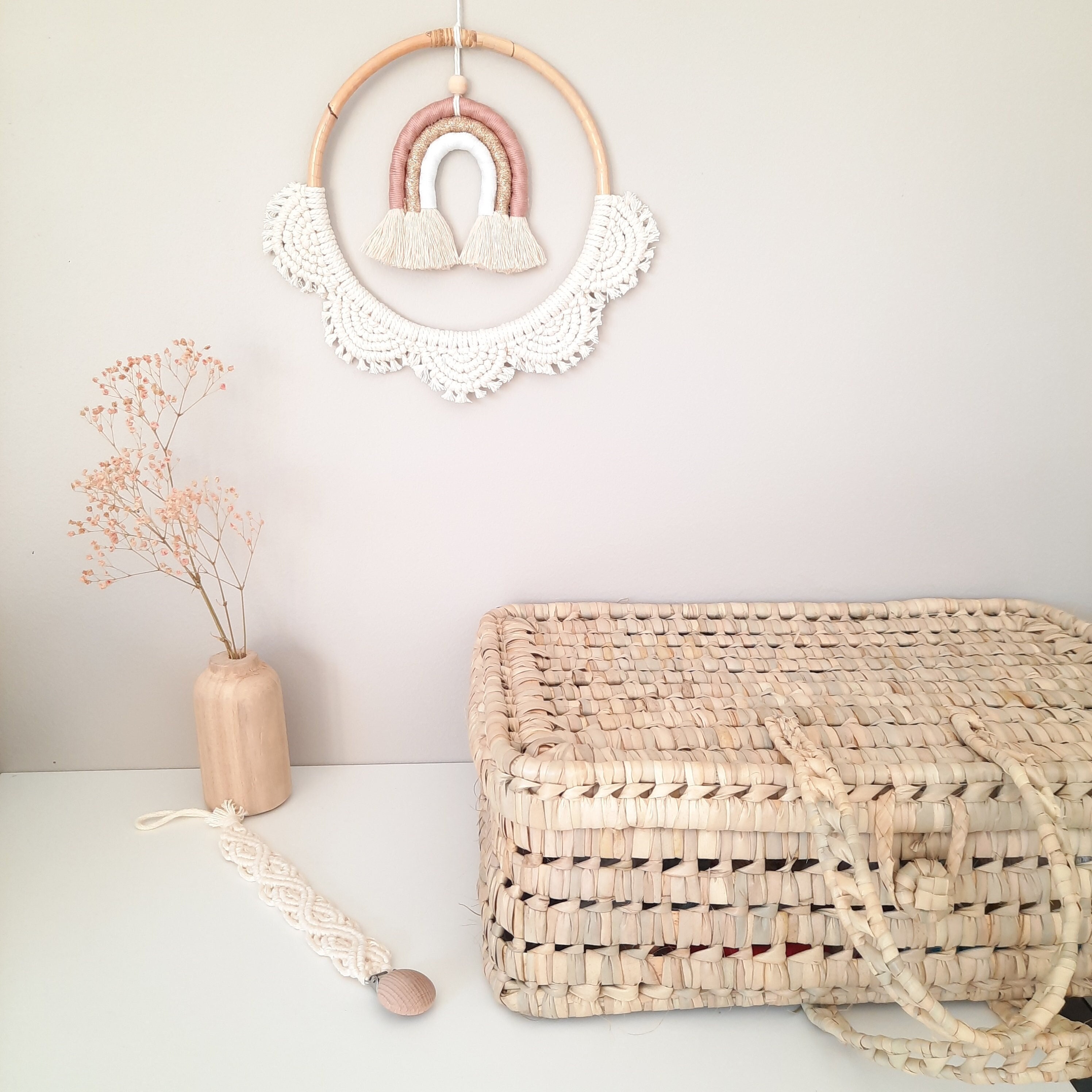 Couronne Rotin Macramé Arc en Ciel, Wall Hanging, Cadeau Naissance, Déco Chambre Bébé