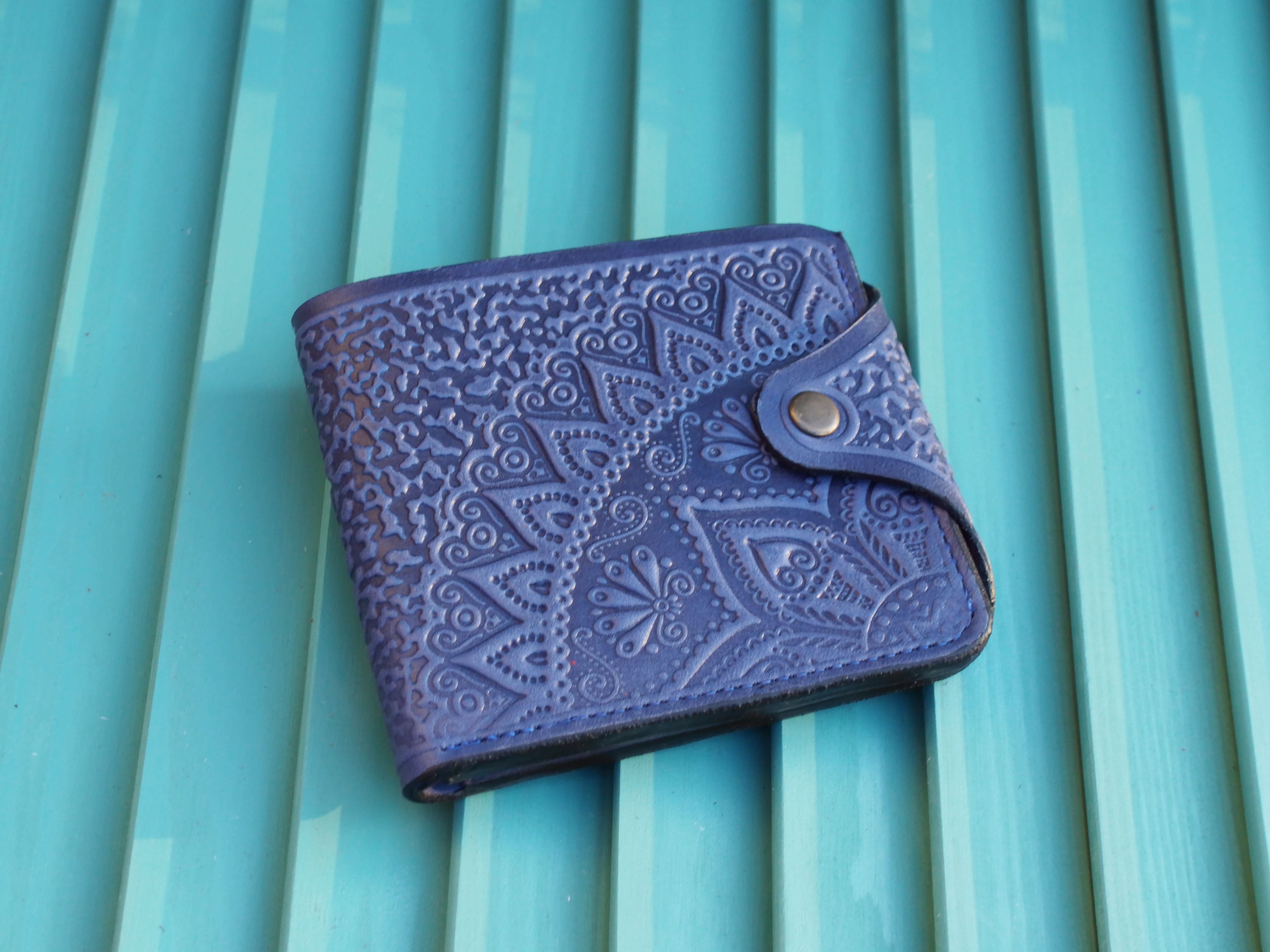 Women's Small Genuine Leather Billfold Wallet