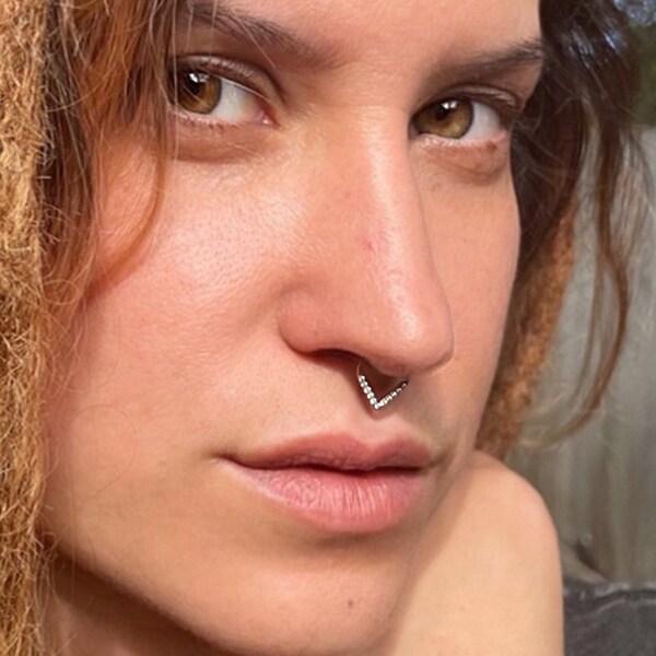 Gold Hinged Nose Hoop Septum Ring 16G Helix Daith Earring Clicker Stainless Steel 8mm 10mm Segment Piercing Gold Hinged Nose Hoop Septum Ring 16G Helix Daith Earring Clicker Stainless Steel 8mm 10mm Segment Piercing
