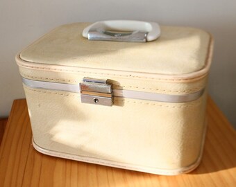 Vintage Cream Makeup Craft Sewing Travel Case - Retro SK Lockable Organizer Box