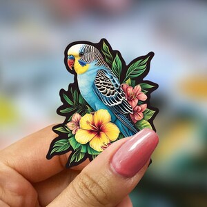 セキセイインコのデカール、熱帯鳥のステッカー、カラフルなインコのアート、エキゾチックな花の装飾、鮮やかなペットのイラスト、自然にインスパイアされた、壁用粘着剤