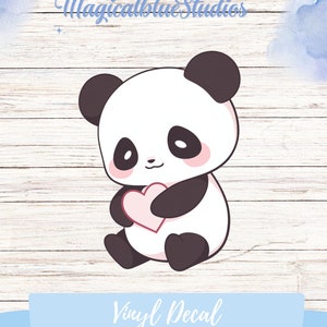 Adesivo fofo de panda chibi, decalque de panda em formato de coração, adorável panda segurando coração, etiqueta de panda kawaii, presente de amante de panda, vinil de panda de coração