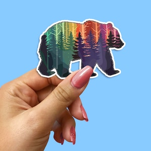 Etiqueta engomada del oso del bosque - ¡Linda calcomanía de vinilo de vida silvestre para computadoras portátiles, botellas de agua y más! Perfecto para amantes de la naturaleza y entusiastas del aire libre
