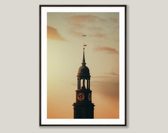 Pôster de Hamburgo - Igreja de São Miguel ao pôr do sol | Arte fotográfica de São Miguel para parede, papel fotográfico fosco | 5 tamanhos, frete grátis | tombaenre