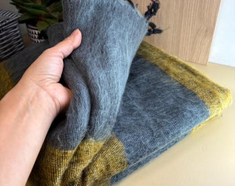 ヤクウールブランケット／リビングルームスロー／ソファスロー／トラベルスロー／キャンプ用ラグ／瞑想用アウトドアスローラップ　ネパール手織り b1