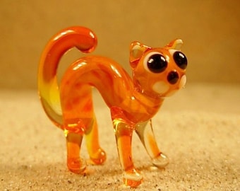 Amazing cat - various colours - glass animal, size approx. 21 mm, price for 1 piece, made in Czechia, quality handwork.