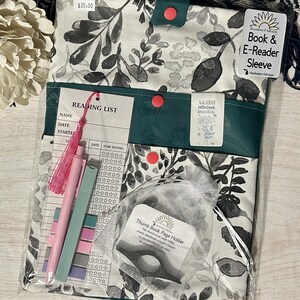 Fleece lined sleeve for book and ereader with bookish goodies l black floral