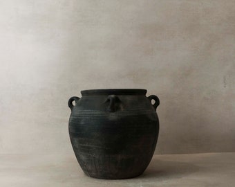 Vintage Dark pot with ears - E4.3