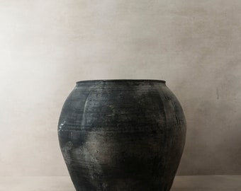 Vintage Dark Pot n 001