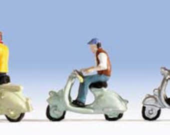 Scooter Riders Terrarium Figure 15910