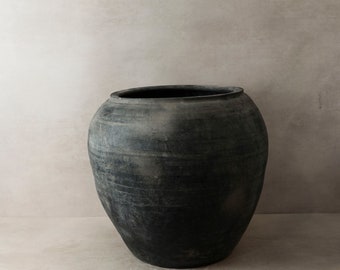 Vintage Dark Pot n 004