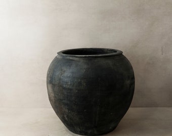 Vintage Dark Pot n 003