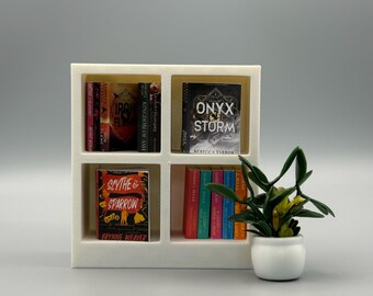 Mini libreria 2x2 - Mobili per casa delle bambole in scala 1:12 - Espositore moderno per libri in miniatura - Scaffale per casa delle bambole