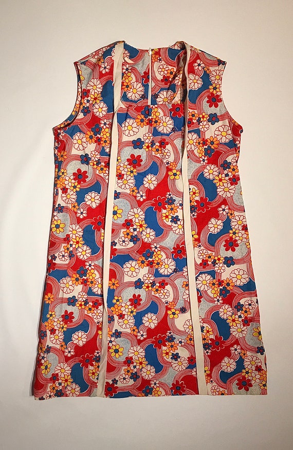 Sleeveless 70’s Shift Dress