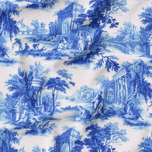 Puede incluir: Un tejido toile azul y blanco con un patr&oacute;n pastoral que presenta &aacute;rboles, edificios y figuras. El dise&ntilde;o se repite en todo el tejido.