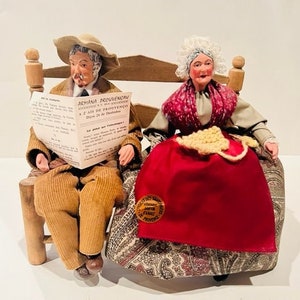 Santon Sculpture Figurine Vintage Antique Italian art grandmother grandfather old couple park bench newspaper Italy decor gift mothers day