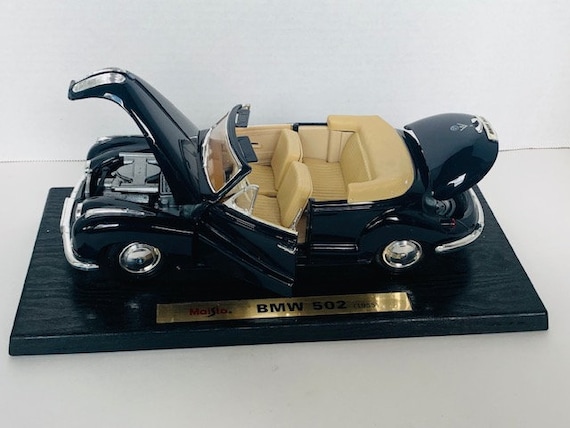 Maisto Die-cast Model Classic Car 1955 BMW 502 Collectible Display