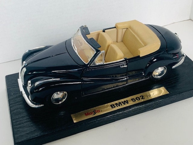 Maisto Die-cast Model Classic Car 1955 BMW 502 Collectible Display