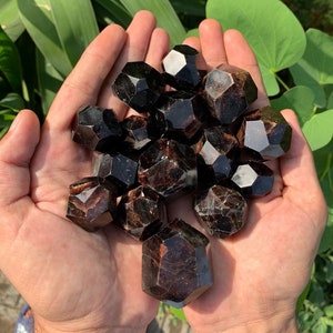 Almandine Garnet Crystals Lot / Deal  / Red Garnet / Healing Crystals / Decoration Minerals (A1)