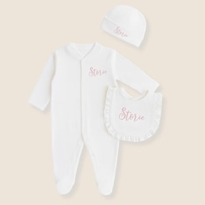 Personalised Baby Girl Outfit Set – Embroidered Sleepsuit, Hat & Frilly Bib – Newborn Gift – Custom Baby Name Clothing