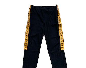 Pantaloni sportivi vintage Kappa con etichetta bianca e risvolto, giacca a vento anni '90, logo retrò nero giallo