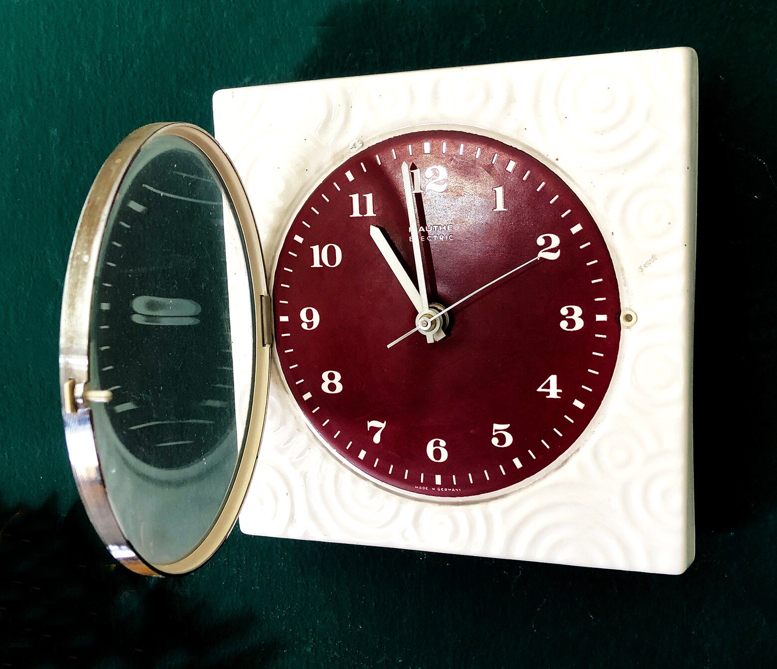 VINTAGE MAUTHE Electric Kitchen Clock, 1960s/70s, White, Bordeaux