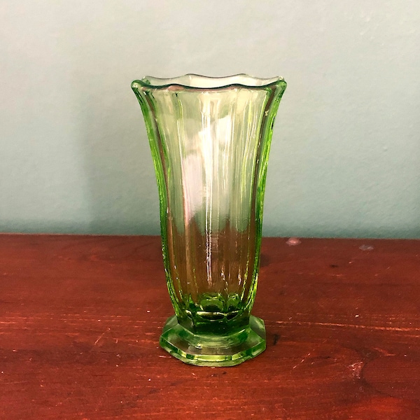 Art Deco vase green glass, mouth-blown, small flower vase, around 1920, gift bell-shaped body with wavy edge, faceted H 12 cm