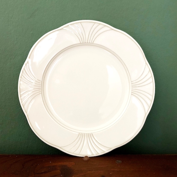 Breakfast plate cake plate, VILLEROY & BOCH decor PIANO Bone China Mettlach, white decor with gray line decor As good as new, elegant dining culture