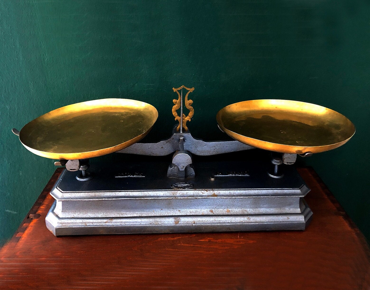 FORCE Antique scale up to 15kg, French cast iron beam scale with brass bowls, Antique scale France, Vintage, Brocante, 1920s