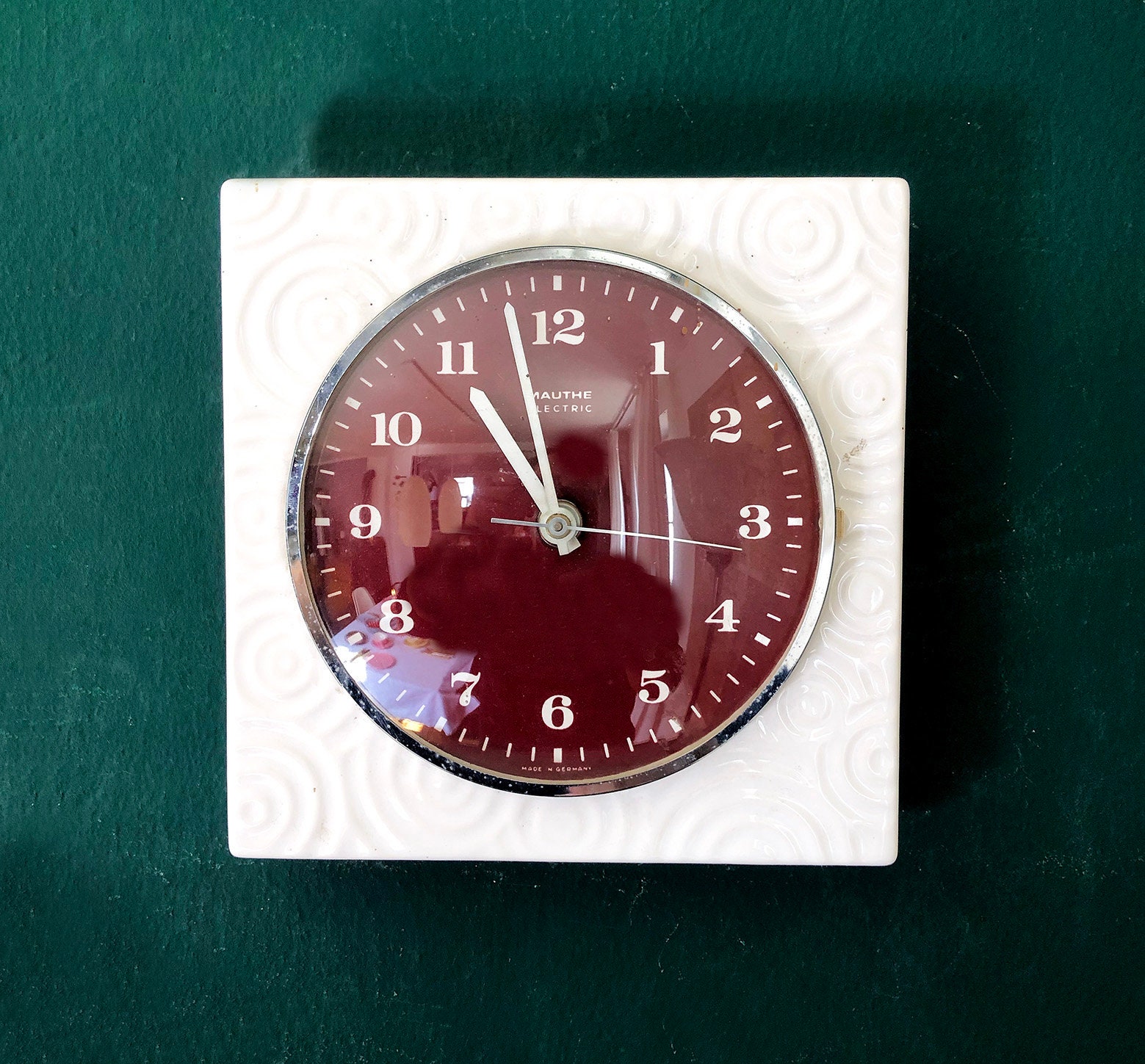 モーニング　Mauthe ELECTRIC 陶器製 ヴィンテージ掛時計 VINTAGE MAUTHE Electric Kitchen Clock, 1960s/70s, White, Bordeaux
