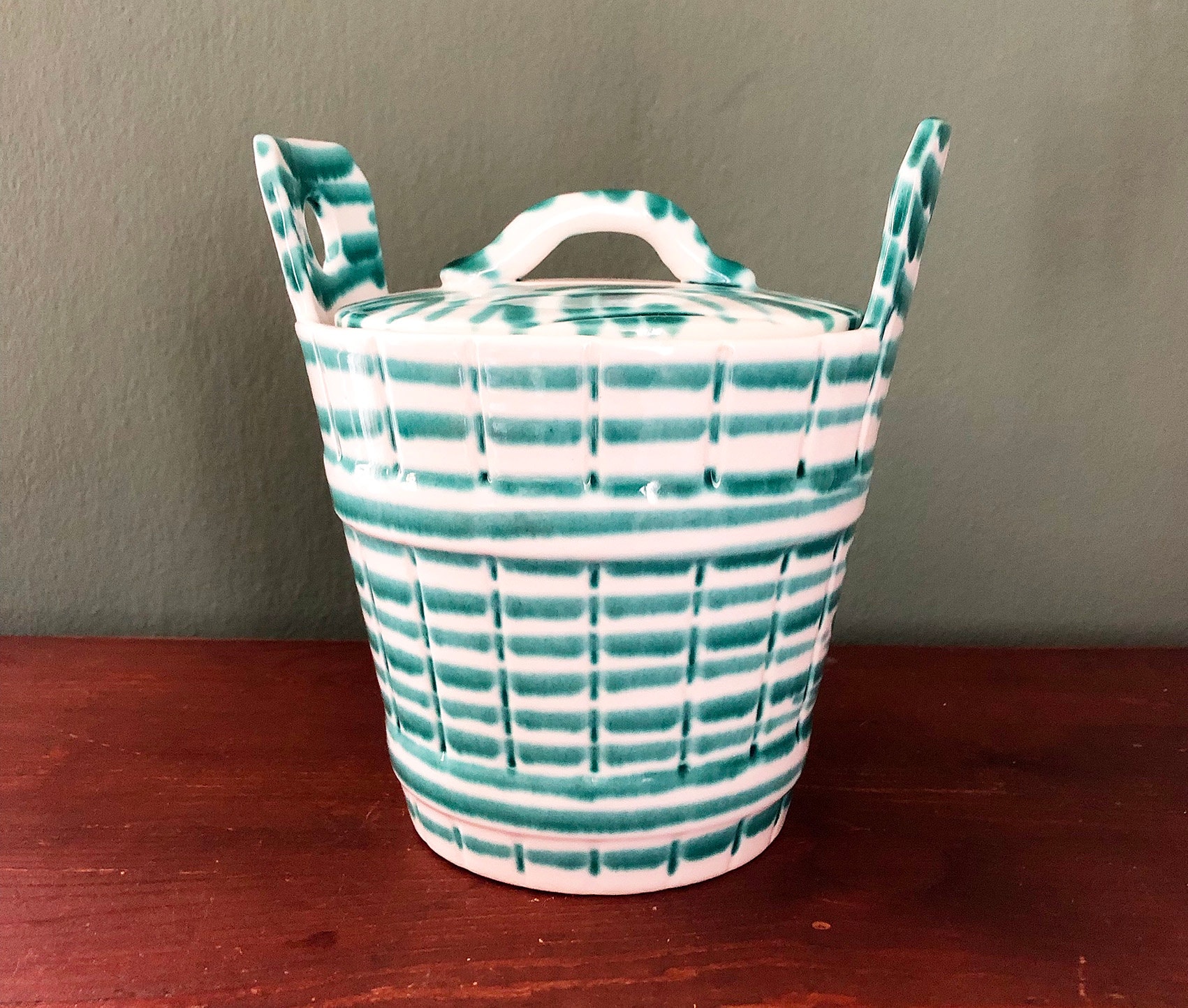 Storage pot with lid Ø 16 cm rarity, Gmundner Keramik, green-flamed, country house style, classic, hand-painted, vintage Made in Austria, rare