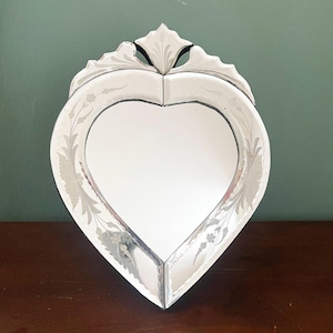 Small Murano mirror heart-shaped, faceted cut and shaped glass, Venetian around 1970, make-up girl&#39;s mirror vintage home decor