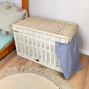 CandyOwl wicker chest/coffer in ECRU (creamy, ivory) color. 60cm (23.6in) size. unpainted!