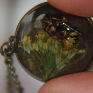 Yellow Jacket and Flower Circle Pendant Necklace with leaf charm