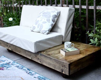 DIY-Pläne für ein Outdoor-Sofa mit Kissen [Couch-Pläne, Hinterhofsofa, Terrassensitzgelegenheiten, Terrassencouch, Verandasofa mit Kissen, Sofa mit Tisch]