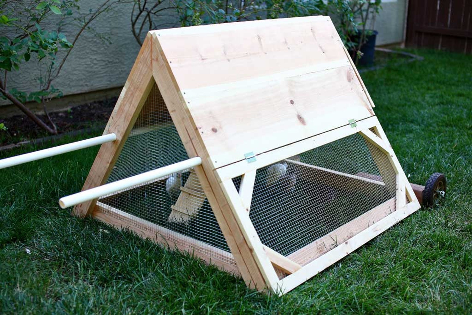 DIY Mobile Triangleshaped Chicken Coop Plans chicken Tractor Plans