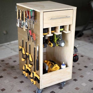ペグボードサイド付き DIY モバイル ツール カート プラン [自家製ローリング ツール カート、ポータブル、引き出し付きカート、ショップ カート、ツール キャディ、ガレージ]