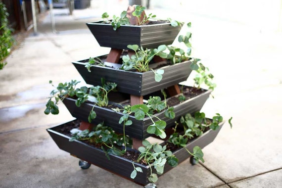 DIY Dachrinnen-Übertopf (Pyramidenform) PDF Pläne [Erdbeerübertopf, Gartenarbeit im Freien, Hinterhofpflanzen, Übertopf für Blumen, Metallübertopf]