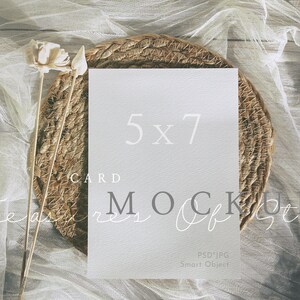 Uitnodigingskaart mockup, wenskaart mockup, 5x7 kaart mockup, bruiloft briefpapier mockup, Boho kaart mockup, rustieke kaart mockup, PSD mockup