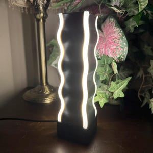Unique Abstract Wavy Modern Table Lamp Sculpture 3D Print