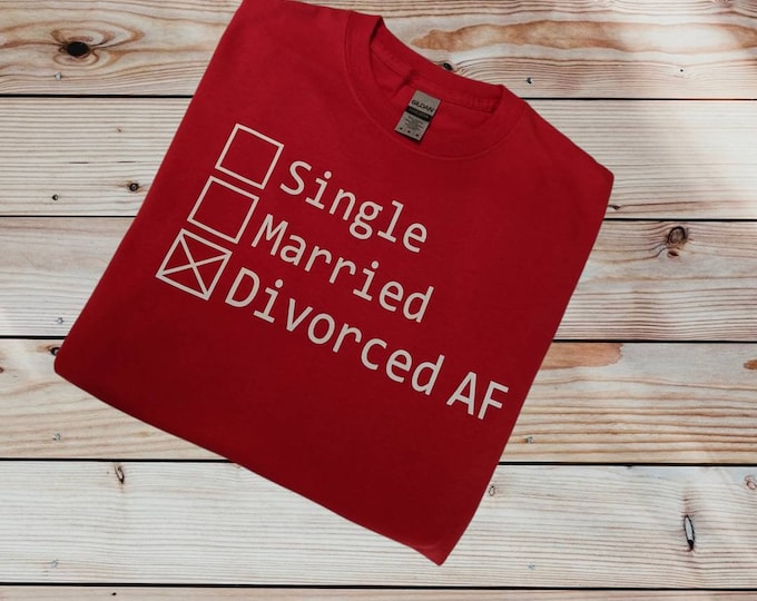 Adult Men's Unisex Size Medium - Red Gildan 100% Cotton T-Shirt - Single Married Divorced AF - Free Shipping!