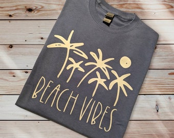 Comfortable Adult Unisex Large Violet (Light Purple) 100% Cotton T-shirt - Beach Vibes and Palm Trees - Free Shipping
