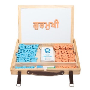 The Gurmukhi Box™: alfabetos magnéticos punjabi y tarjetas didácticas de alta calidad con un hermoso estuche de madera.