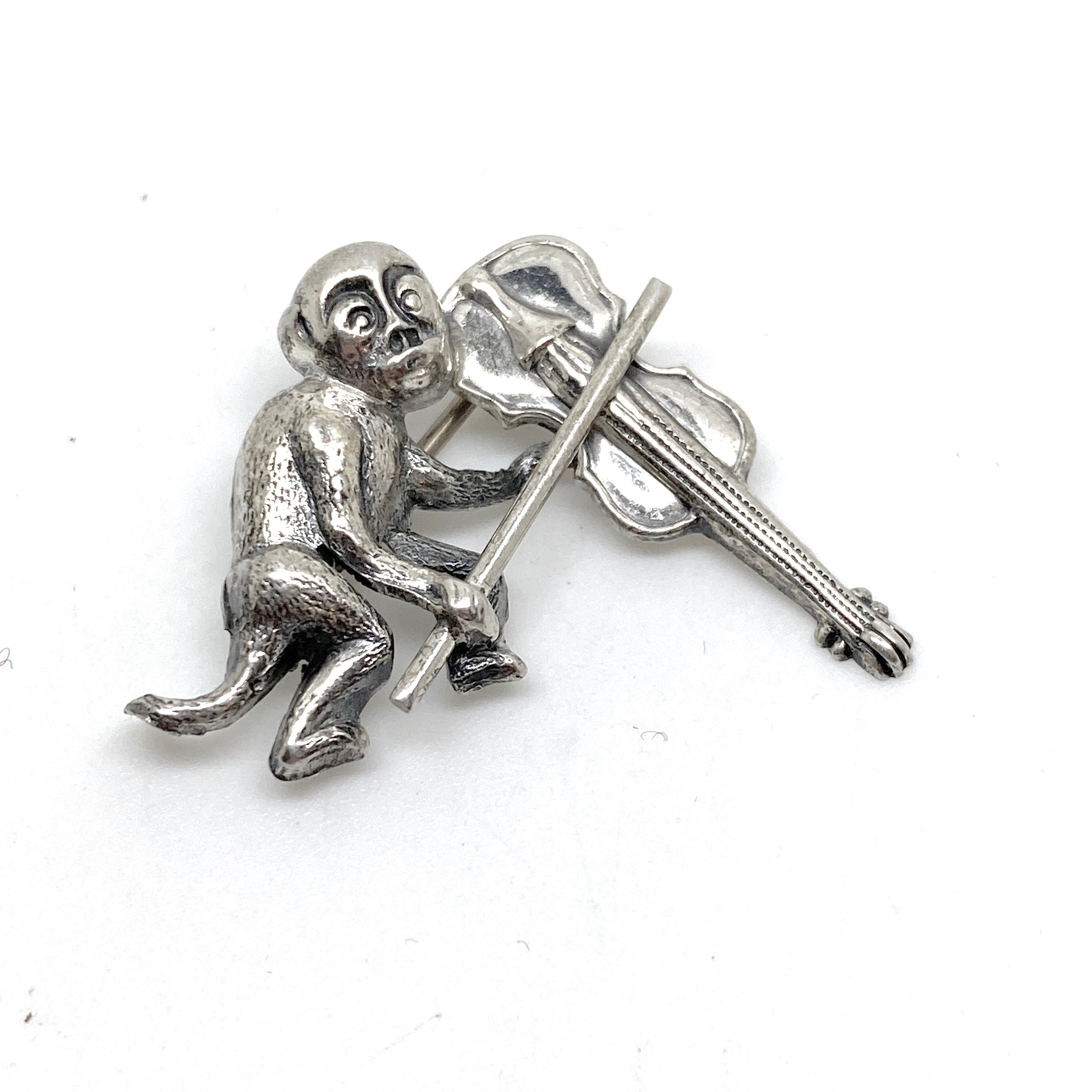 Unusual Beau Sterling Monkey playing a Violin Sterling Silver Brooch
