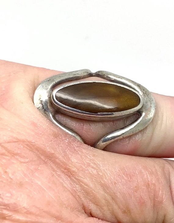 1950s Modernist Old Amber and 925 Silver Ring - image 2