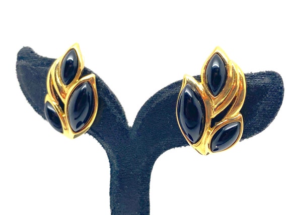 Vintage Trifari Black Enamel and Goldtone Clip Ea… - image 4