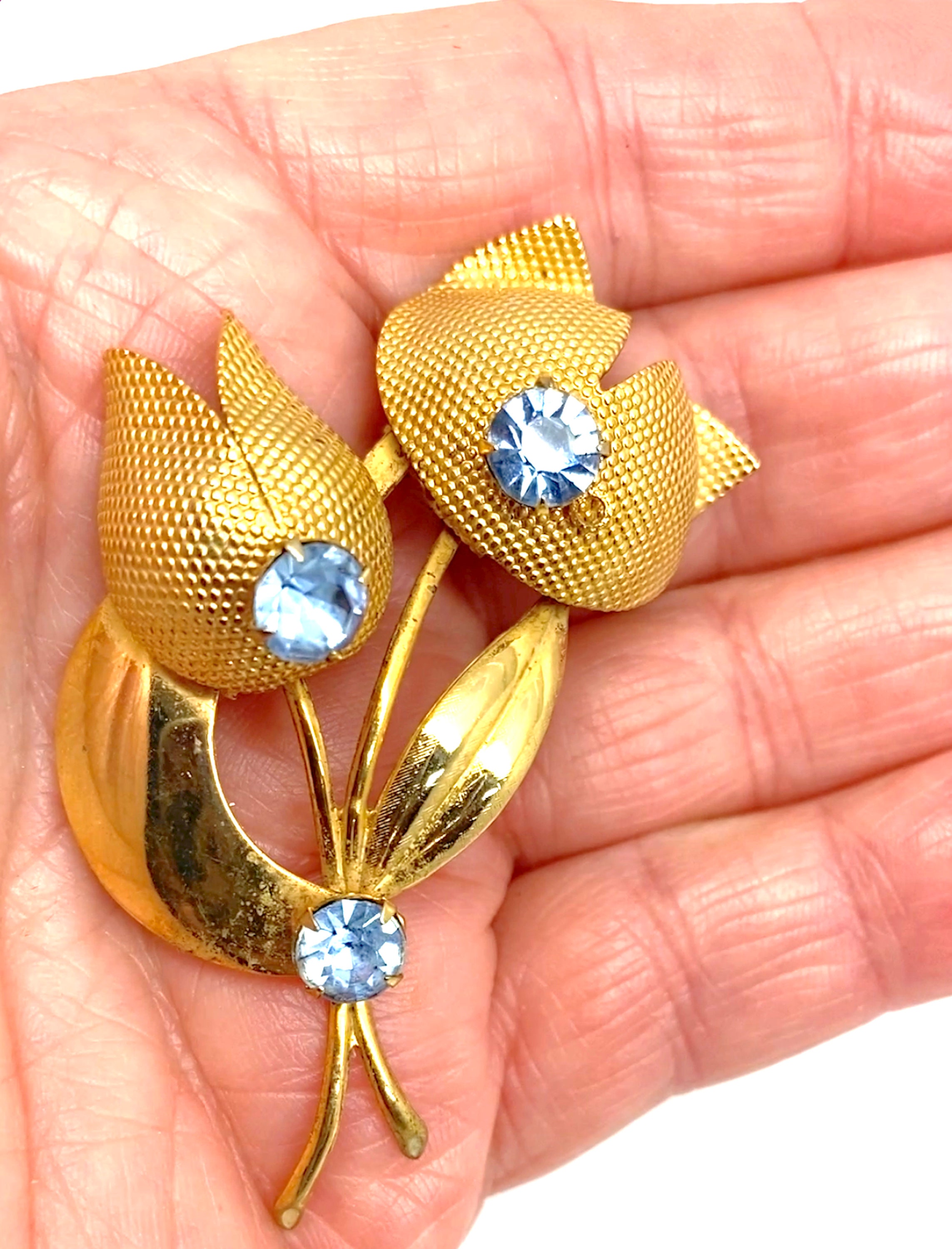 PoshGemz 1950s Blue Glass & Gold Brooch PoshGemz 1950s Blue Glass & Gold Brooch