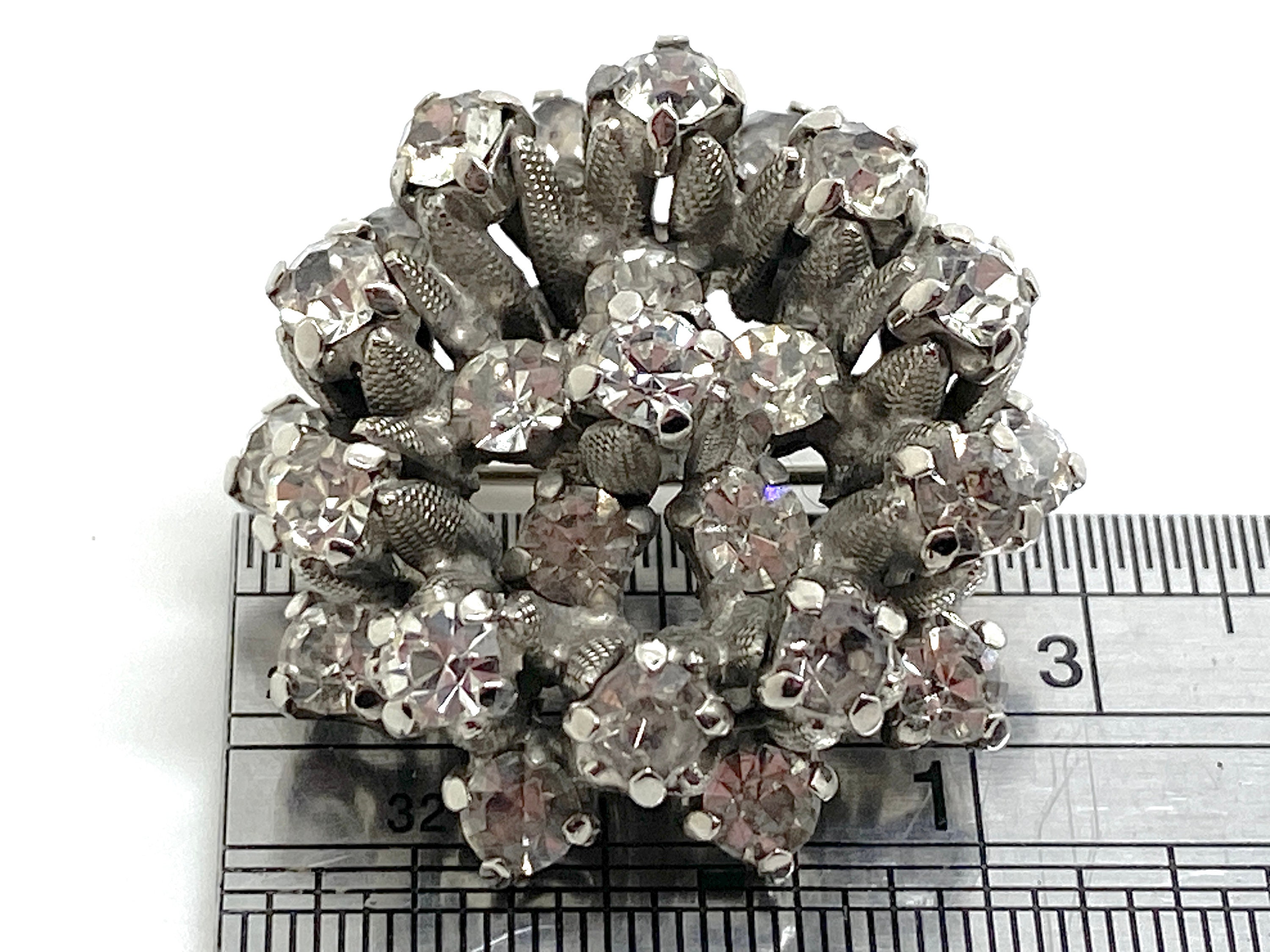 Broche Vintage Années 1960 - Strass Blanc Et Vert Sur Dôme Acrylique 3 Cm - Bijou Rétro